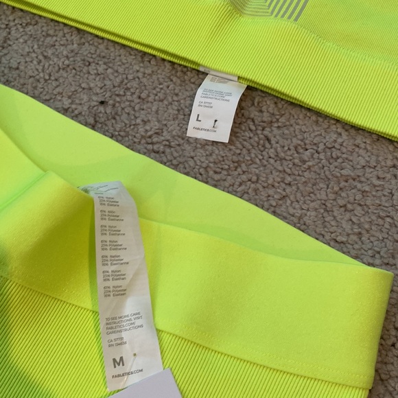 Beautiful fabletics workout set - Picture 5 of 5